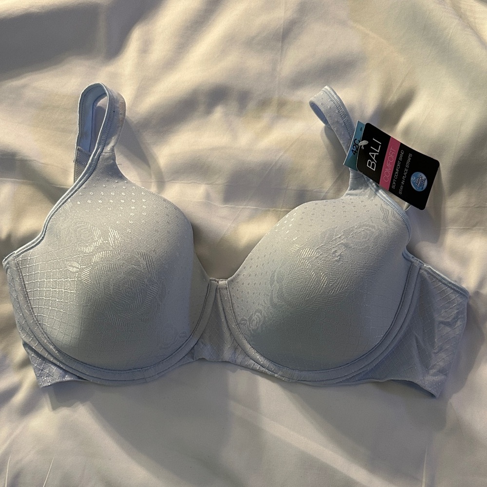 NWT Bali Women's Light Blue Soft Confort Band, Stay in Place Straps Floral Bra